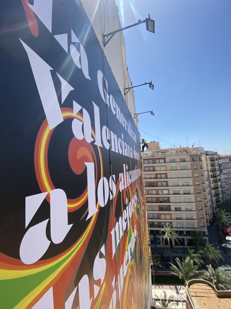 Vertipro Trabajos en Altura - Montaje de carteles publicitarios
