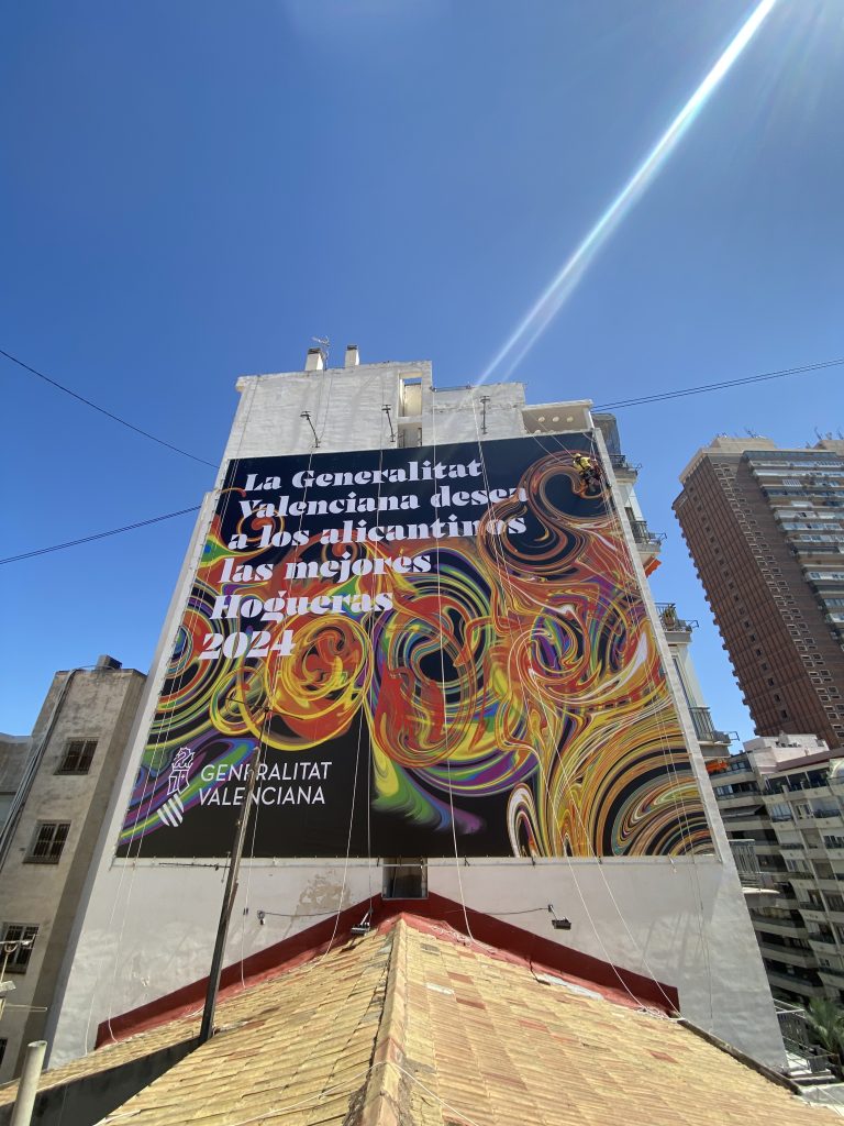 Vertipro Trabajos en Altura - Montaje de carteles publicitarios